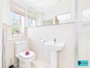 En Suite - click for photo gallery